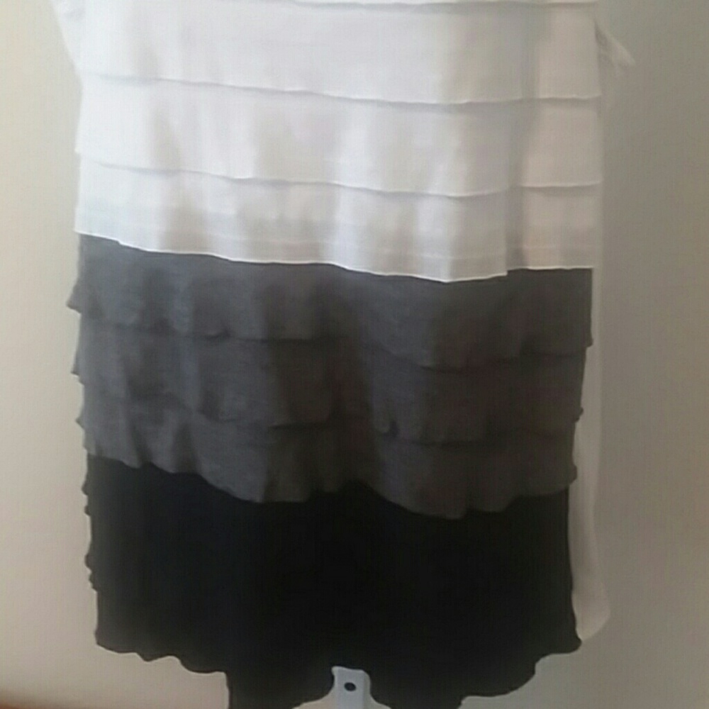 Layered Front Top - Picture 4 of 6